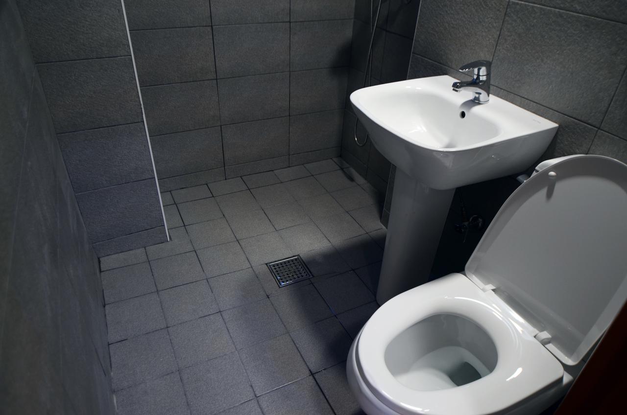 Kimchee Busan Station Guesthouse Екстер'єр фото