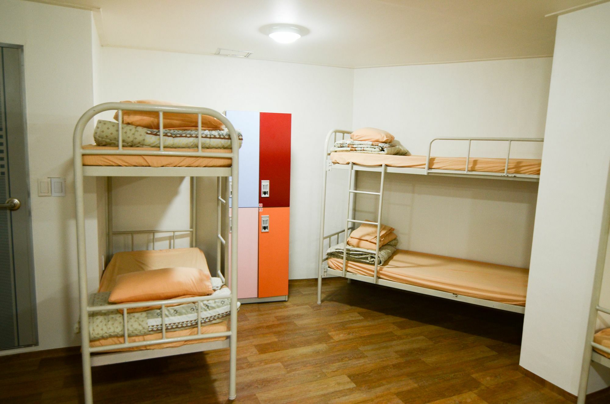 Kimchee Busan Station Guesthouse Екстер'єр фото
