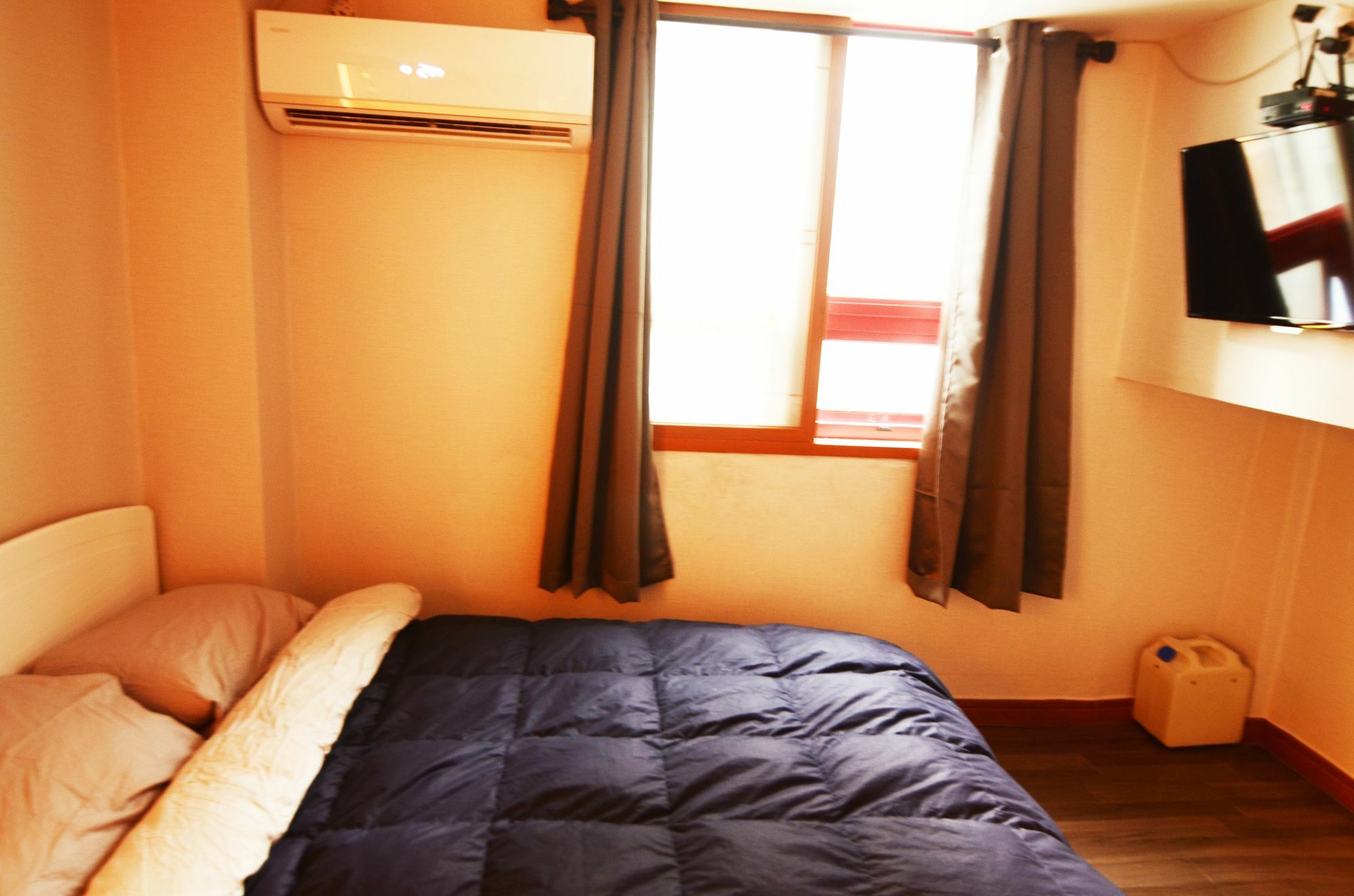 Kimchee Busan Station Guesthouse Екстер'єр фото